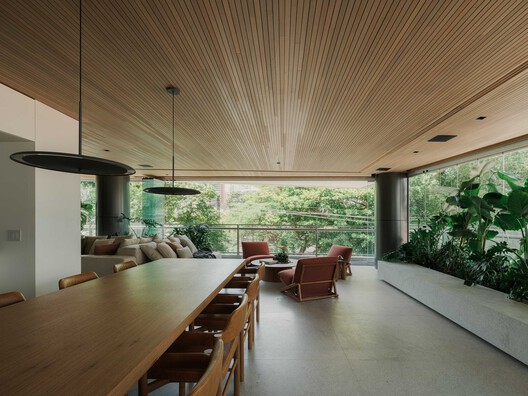 AK Apartment / Estúdio PRG Arquitetura + Mariana Ferretti Interiores - Interior Photography, Dining room, Wood, Chair
