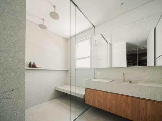 AK Apartment / Estúdio PRG Arquitetura + Mariana Ferretti Interiores - Interior Photography, Bathroom, Lighting, Countertop, Sink