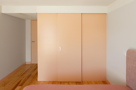 The Porch House / Vasco Burnay Arquitectura The Porch House / Vasco Burnay Arquitectura - Interior Photography, Wood, Door, Closet