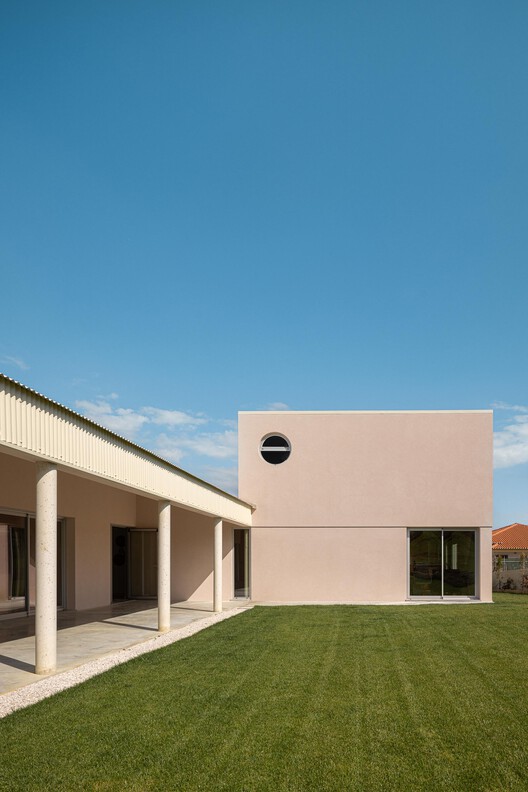 The Porch House / Vasco Burnay Arquitectura The Porch House / Vasco Burnay Arquitectura - Exterior Photography, Concrete