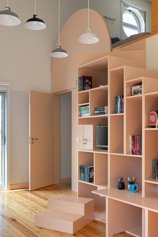 The Porch House / Vasco Burnay Arquitectura The Porch House / Vasco Burnay Arquitectura - Interior Photography, Closet, Wood, Shelving, Lighting