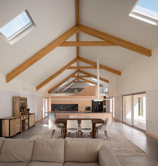 The Porch House / Vasco Burnay Arquitectura The Porch House / Vasco Burnay Arquitectura - Interior Photography, Living Room, Wood, Beam, Chair