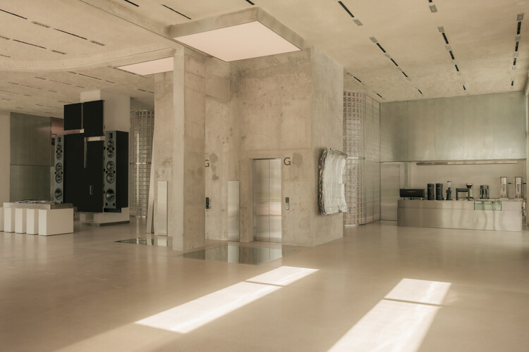OUNASS Stage Dubai / VAUST Studio - Image 10 of 17