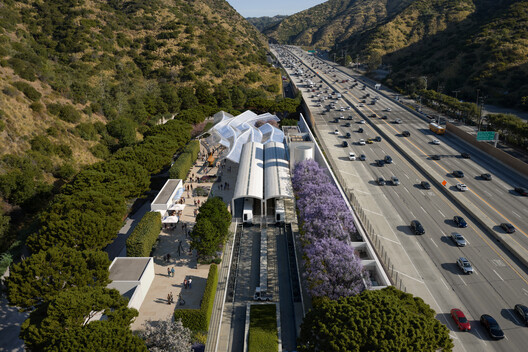 First Look at the Serpentine Pavilion and Getty Center Modernization Plans Revealed: This Week’s Review - Image 11 of 15