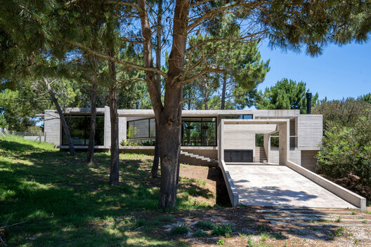 Senderos House / Besonias Almeida Arquitectos Senderos House / Besonias Almeida Arquitectos - Image 6 of 18