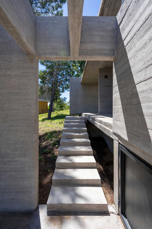 Senderos House / Besonias Almeida Arquitectos Senderos House / Besonias Almeida Arquitectos - Image 5 of 18