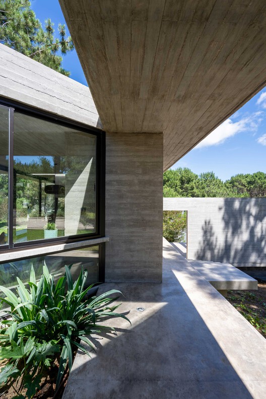 Senderos House / Besonias Almeida Arquitectos Senderos House / Besonias Almeida Arquitectos - Interior Photography, Concrete