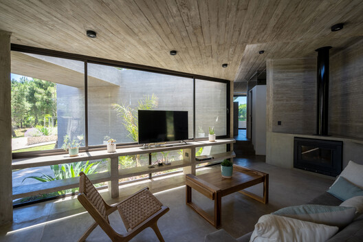 Senderos House / Besonias Almeida Arquitectos Senderos House / Besonias Almeida Arquitectos - Interior Photography, Wood, Concrete, Beam