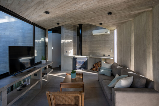 Senderos House / Besonias Almeida Arquitectos Senderos House / Besonias Almeida Arquitectos - Interior Photography, Living Room, Wood, Concrete, Chair, Beam