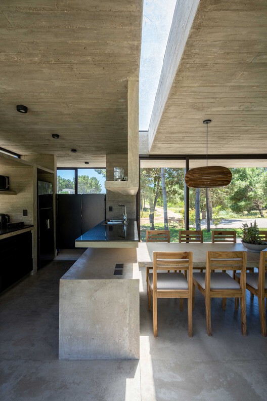 Senderos House / Besonias Almeida Arquitectos Senderos House / Besonias Almeida Arquitectos - Interior Photography, Kitchen, Wood, Beam
