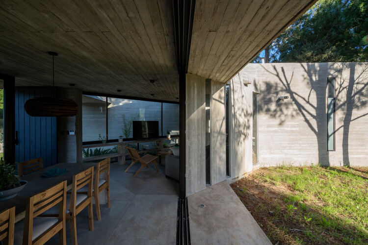 Casa Senderos / Besonias Almeida Arquitectos - Fotografía interior, Madera, Concreto