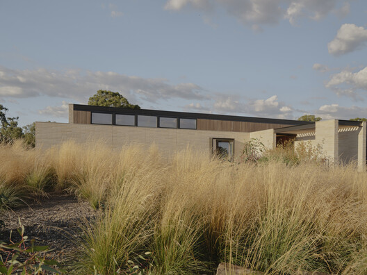 Mansfield House / Field Office Architecture