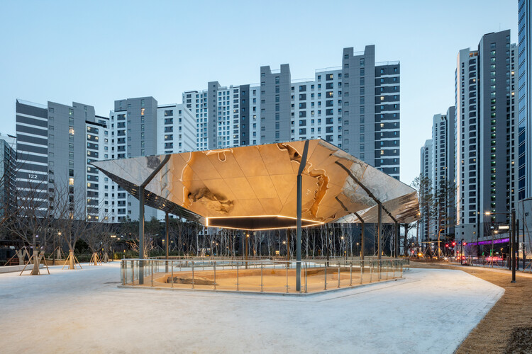 Floating Ground: A Landmark that Disappears / YZA - Heritage