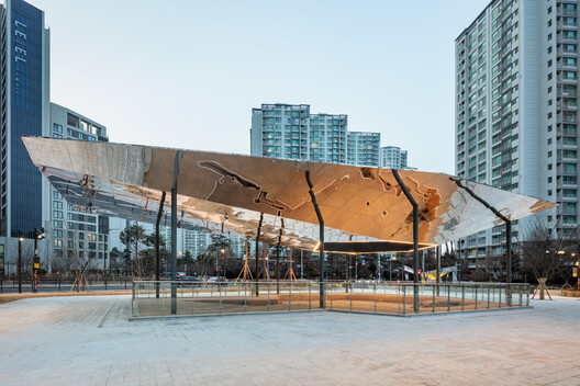 Floating Ground: A Landmark that Disappears / YZA Floating Ground: A Landmark that Disappears / YZA - Exterior Photography