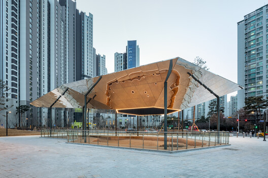 Floating Ground: A Landmark that Disappears / YZA Floating Ground: A Landmark that Disappears / YZA - Image 8 of 15