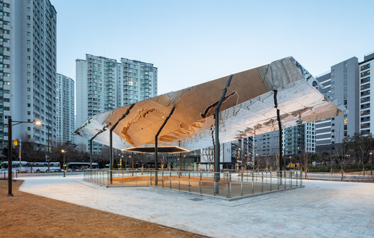 Floating Ground: A Landmark that Disappears / YZA Floating Ground: A Landmark that Disappears / YZA - Exterior Photography