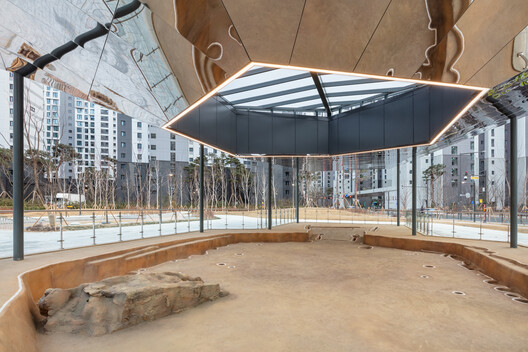 Floating Ground: A Landmark that Disappears / YZA Floating Ground: A Landmark that Disappears / YZA - Interior Photography