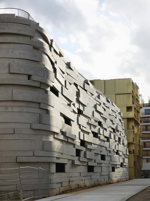When Façades Become Habitats: Architecture Making Room for Other Species - Image 2 of 26