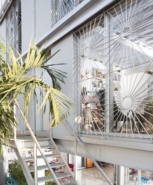 When Façades Become Habitats: Architecture Making Room for Other Species - Image 10 of 26