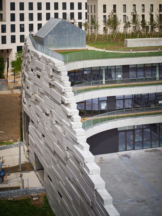 When Façades Become Habitats: Architecture Making Room for Other Species - Image 22 of 26