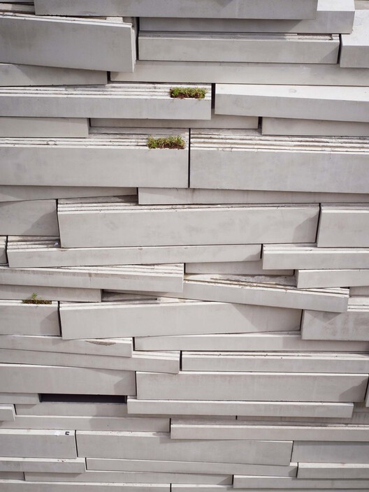 When Façades Become Habitats: Architecture Making Room for Other Species - Image 17 of 26