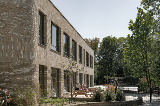 When Façades Become Habitats: Architecture Making Room for Other Species - Image 18 of 26