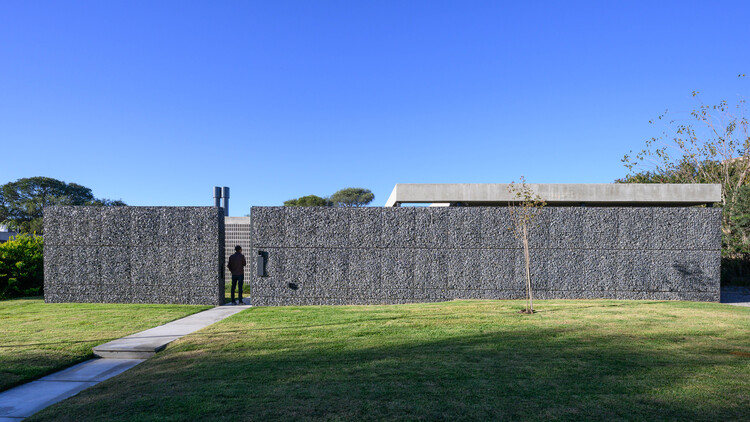 Casa Gavión / AR Arquitectos - Casas