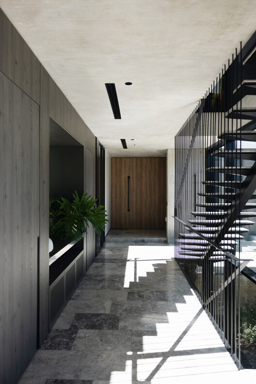 Casa China / Jorgelina Tortorici & Asociados Casa China / Jorgelina Tortorici & Asociados - Interior Photography, Stairs, Wood, Concrete, Handrail