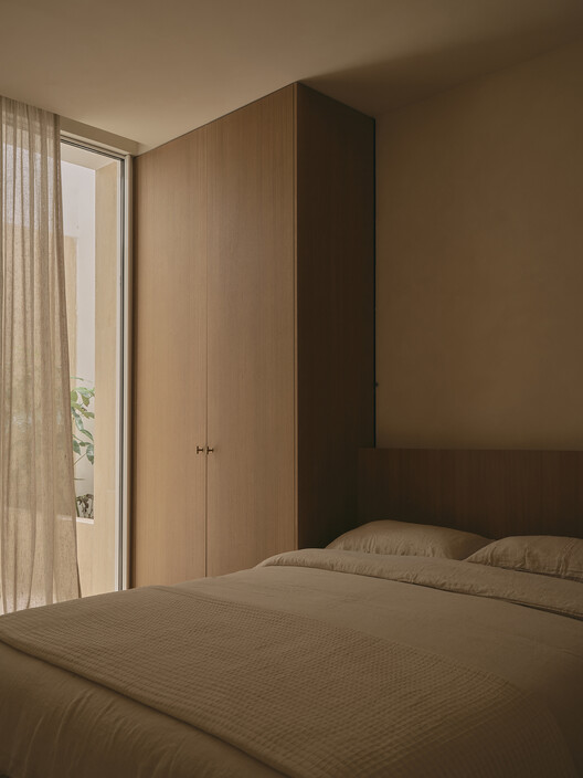 GE Apartment / Balzar Arquitectos GE Apartment / Balzar Arquitectos - Interior Photography, Bedroom, Wood, Bed, Lighting