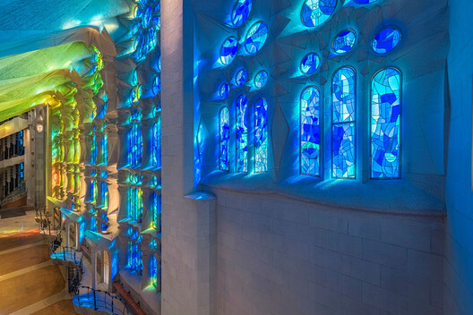 Contemplative Drama: How Gaudí Shaped Light and Color at Sagrada Família Contemplative Drama: How Gaudí Shaped Light and Color at Sagrada Família - Image 5 of 19
