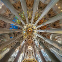 Contemplative Drama: How Gaudí Shaped Light and Color at Sagrada Família - Imagen 3 de 4