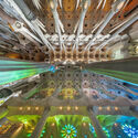 Contemplative Drama: How Gaudí Shaped Light and Color at Sagrada Família - Imagen 1 de 4