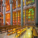 Contemplative Drama: How Gaudí Shaped Light and Color at Sagrada Família - Imagen 2 de 4