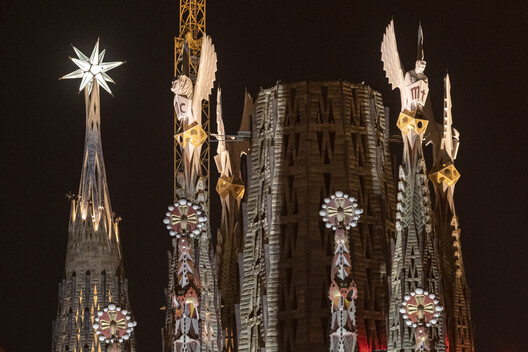 Contemplative Drama: How Gaudí Shaped Light and Color at Sagrada Família Contemplative Drama: How Gaudí Shaped Light and Color at Sagrada Família - Image 11 of 19