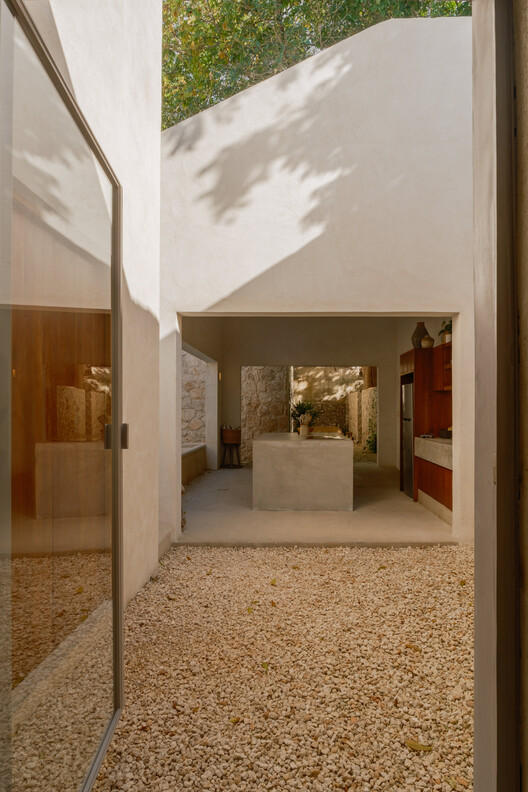 Casa Meridiano 48 / Taller de Arquitectura Moro + Veinte Arquitectos + Taller Omar Almaguer - Imagen 11 de 31