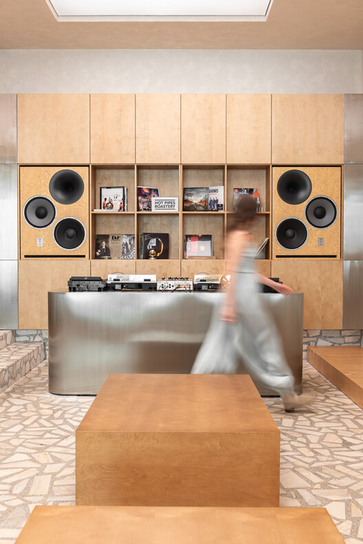 ukyo X Café / Maria Schunn - Interior Photography, Wood, Shelving