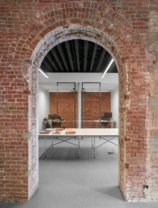 Marian Goodman Gallery New York / studioMDA Marian Goodman Gallery New York / studioMDA - Interior Photography, Brick, Chair