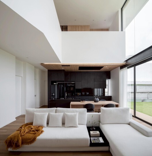 House Yolk / TOUCH Architect House Yolk / TOUCH Architect - Interior Photography, Living Room, Sofa, Wood, Lighting, Chair