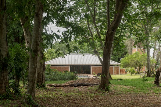 Villa E / Vásquez & López Arquitectos Villa E / Vásquez & López Arquitectos - Exterior Photography, Wood, Garden