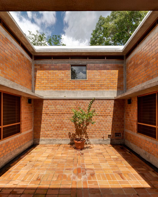 Villa E / Vásquez & López Arquitectos Villa E / Vásquez & López Arquitectos - Exterior Photography, Wood, Brick