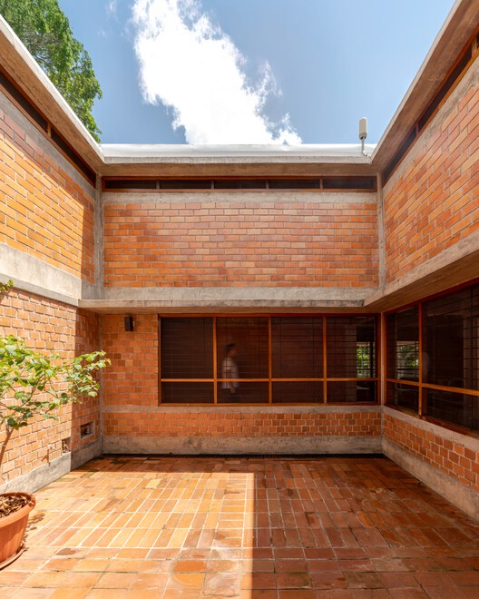 Villa E / Vásquez & López Arquitectos Villa E / Vásquez & López Arquitectos - Exterior Photography, Wood, Brick