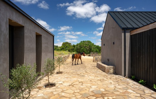 Illapangui del Peumo House / Vergara Arquitectos Illapangui del Peumo House / Vergara Arquitectos - Exterior Photography, Concrete