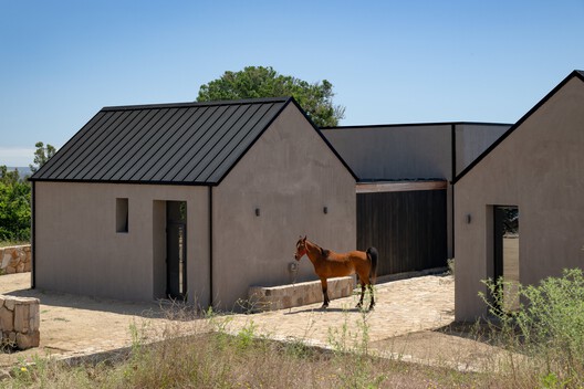 Illapangui del Peumo House / Vergara Arquitectos Illapangui del Peumo House / Vergara Arquitectos - Exterior Photography, Concrete