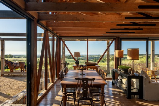Illapangui del Peumo House / Vergara Arquitectos Illapangui del Peumo House / Vergara Arquitectos - Interior Photography, Dining room, Wood, Beam