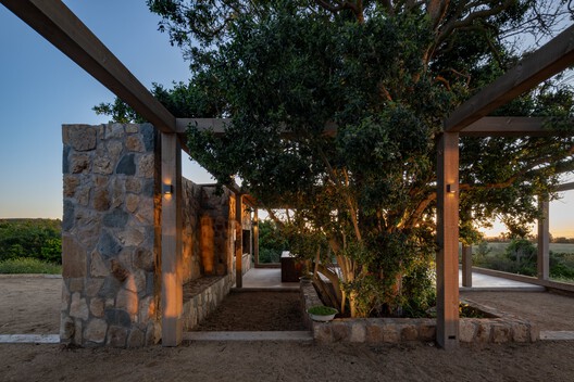 Illapangui del Peumo House / Vergara Arquitectos Illapangui del Peumo House / Vergara Arquitectos - Image 16 of 24