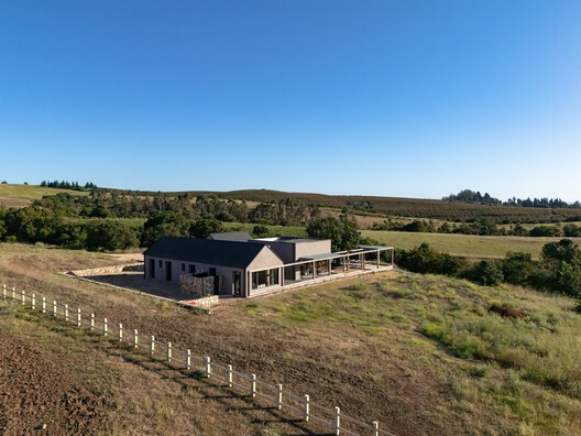 Illapangui del Peumo House / Vergara Arquitectos Illapangui del Peumo House / Vergara Arquitectos - Exterior Photography
