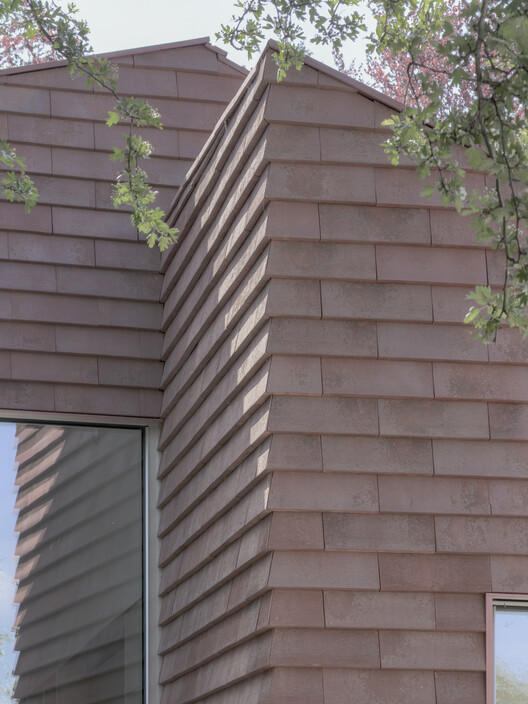 The Bridle Path  / Ampuero Yutronic - Exterior Photography, Wood, Brick