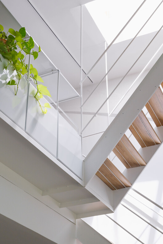 House in a Former Factory, Renovation and Extension / Morsa Taller + Pablo Giterman - Interior Photography, Stairs, Glass, Handrail