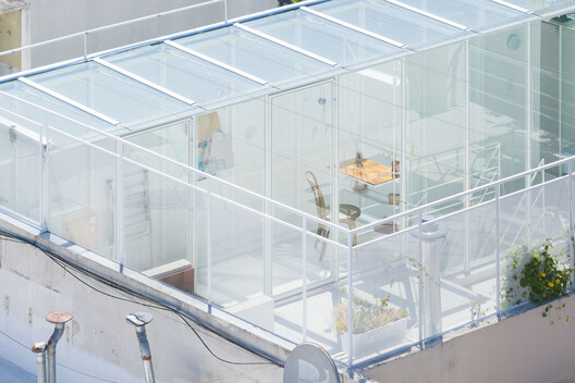 House in a Former Factory, Renovation and Extension / Morsa Taller + Pablo Giterman - Interior Photography, Glass, Balcony
