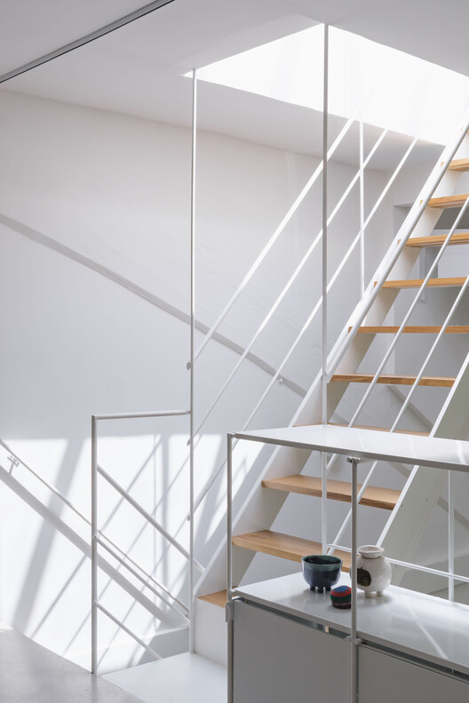 House in a Former Factory, Renovation and Extension / Morsa Taller + Pablo Giterman - Interior Photography, Stairs, Glass, Handrail